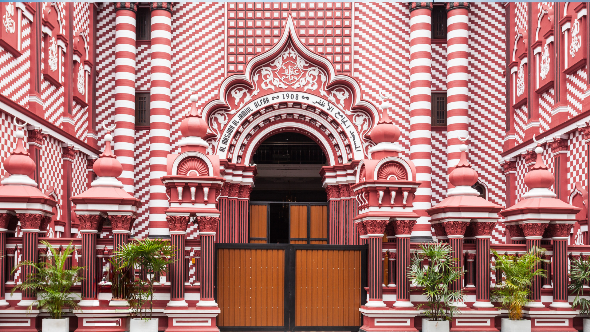 sri lanka spiritual places jami ul alfar mosque colombo